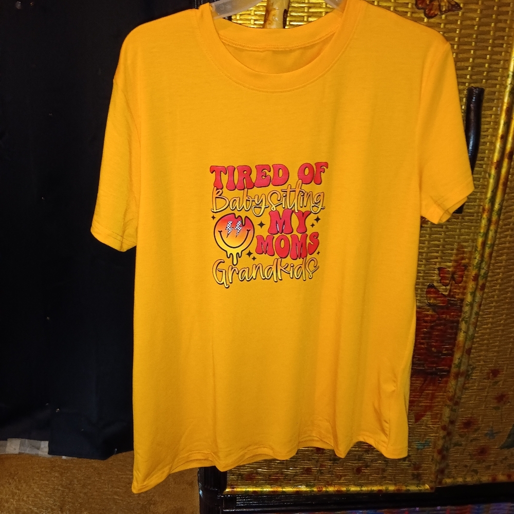 Mom's Funny graphic tee NWOT